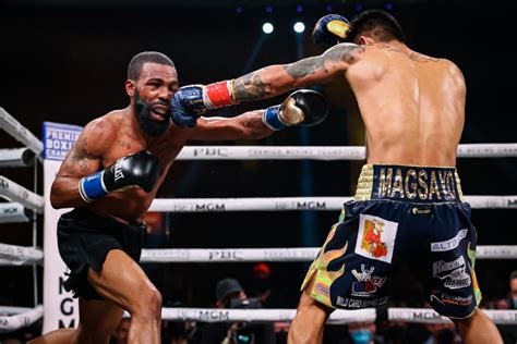 magsayo standing|Mark Magsayo ends Gary Russell's seven.